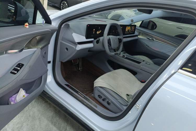 Used VOYAH PASSION 2023 Four-Wheel Drive Standard Edition
