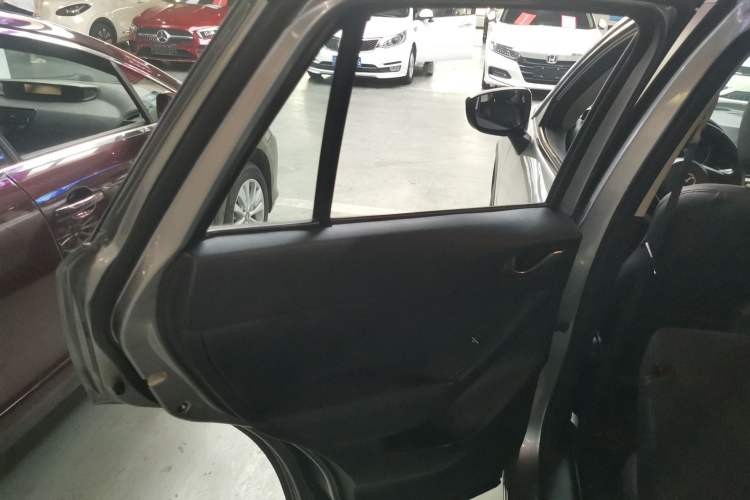 Used Mazda CX-5 2015 2.0L Automatic Two-Wheel Drive Urban Version
