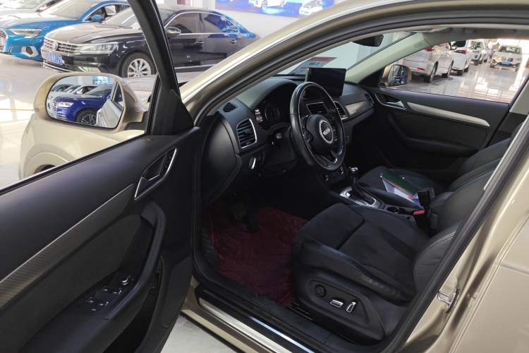 Used Audi Q3 2017 40 TFSI quattro all-wheel-drive sport model
