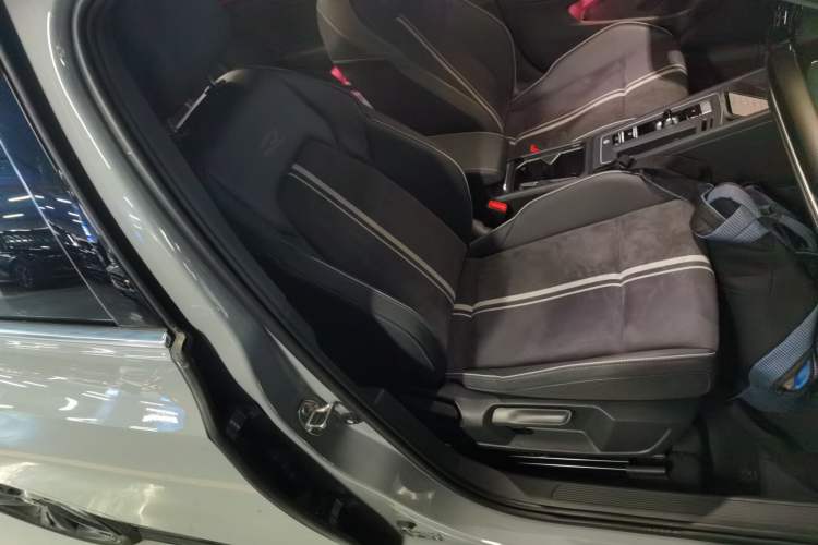 Used Volkswagen Golf 2024 280TSI DSG R-Line 50th Anniversary Edition