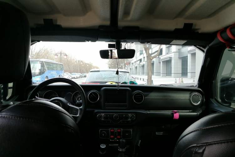 Used Jeep Wrangler 2018 2.0T Sahara Four-Door Edition