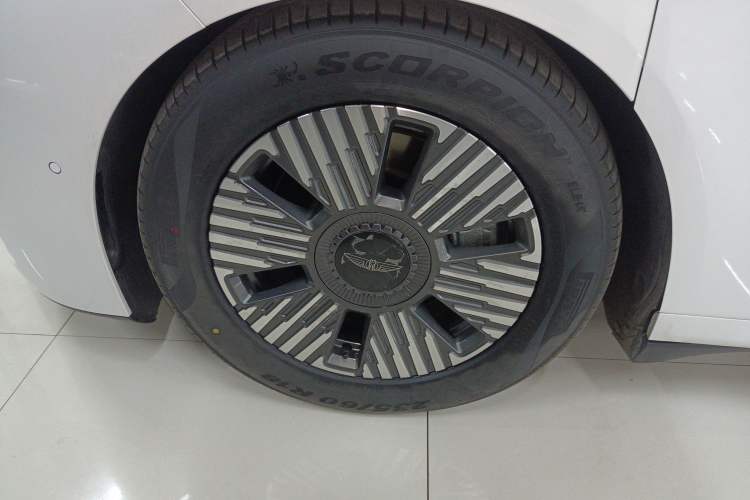 Used  LEVC L380 2025 650 km Flagship Edition All-Wheel Drive