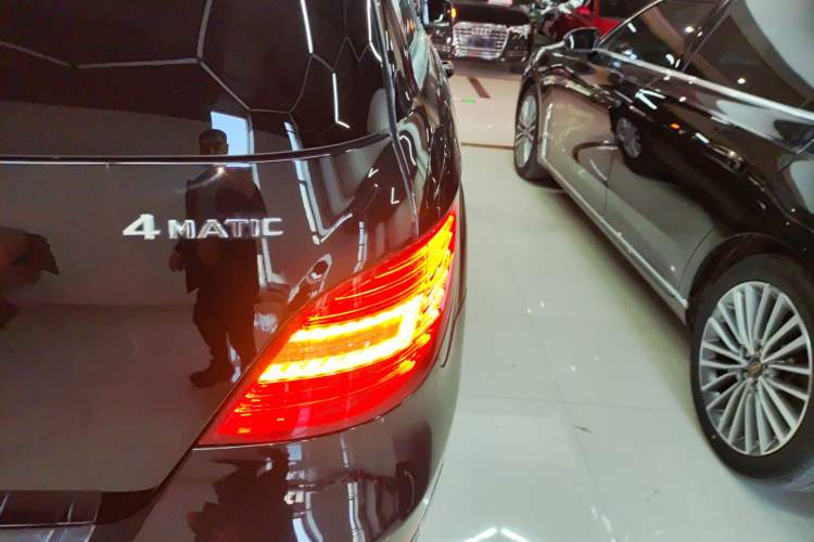 Used Mercedes-Benz R-Class 2017 R 320 4MATIC Business Edition Prestige Model
