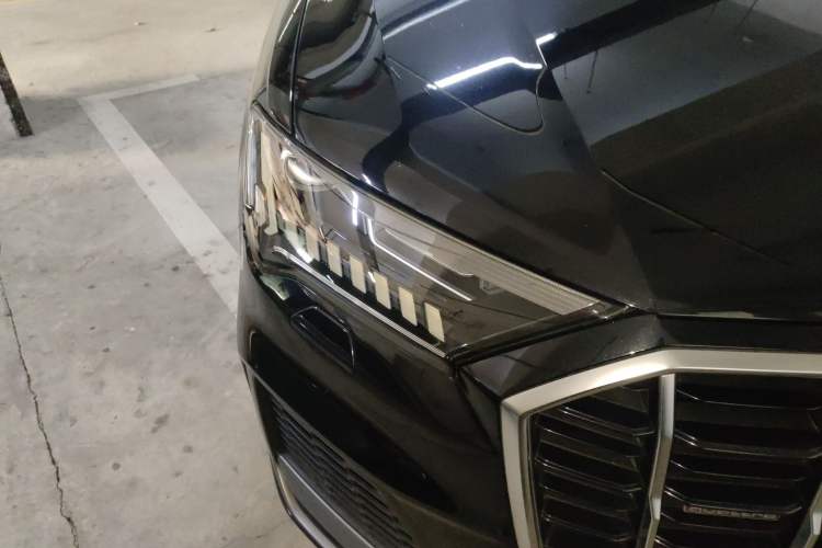 Used Audi Q7 2021 55 TFSI quattro S line Sport model
