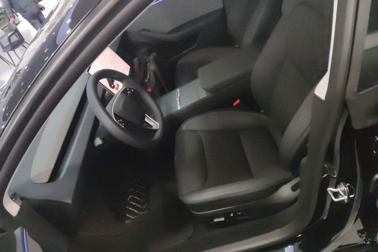 Used Tesla Model 3 2025 Model Revised Rear-Wheel-Drive Version
