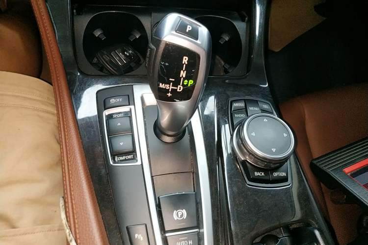 Used BMW 5 Series 2014 528Li Leading Model
