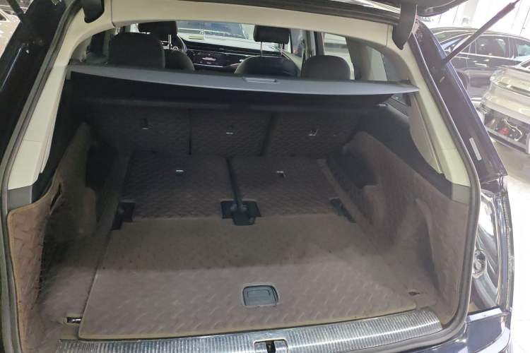 Used Audi Q7 2021 55 TFSI quattro S line Sport model
