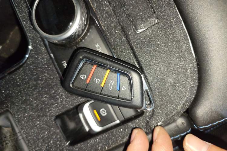 Used  BJ40 2023 2.0T Automatic Four-Wheel Drive Urban Hunter Edition Chivalrous Type
