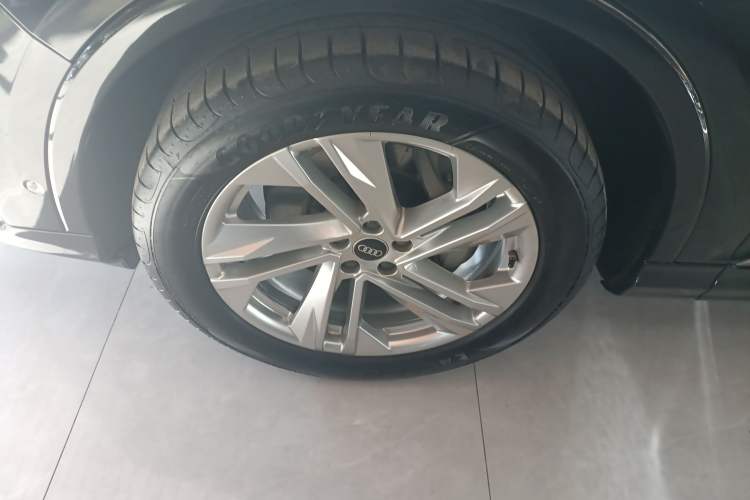 Used Audi Q7 2023 45 TFSI quattro S line Sport model
