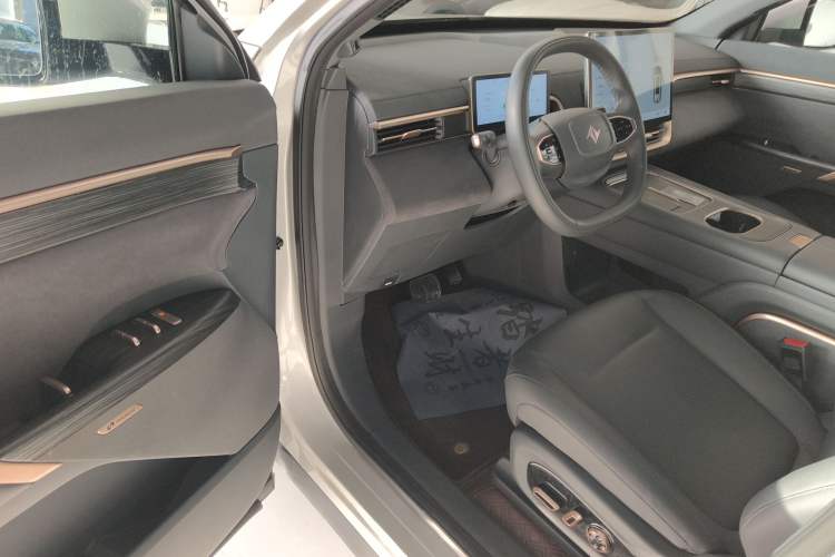 Used  eπ008 2024 210Max Range-Extended Version 6 Seats