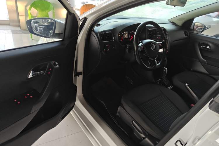 Used Volkswagen Polo 2016 1.6L Automatic Comfort Model