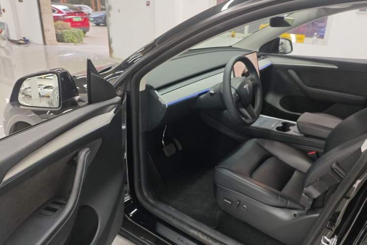 Used Tesla Model Y 2023 Rear-Wheel-Drive Version
