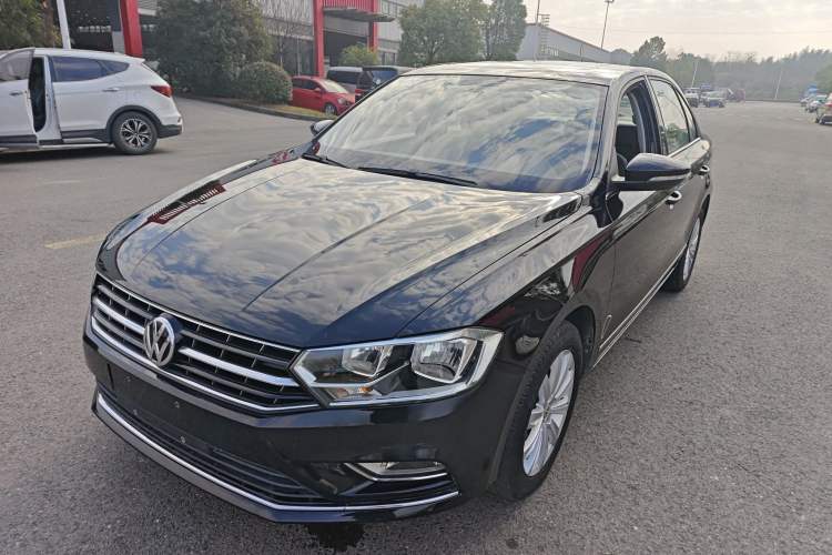 Used Volkswagen Bora 2016 1.6L manual Comfort trim level
