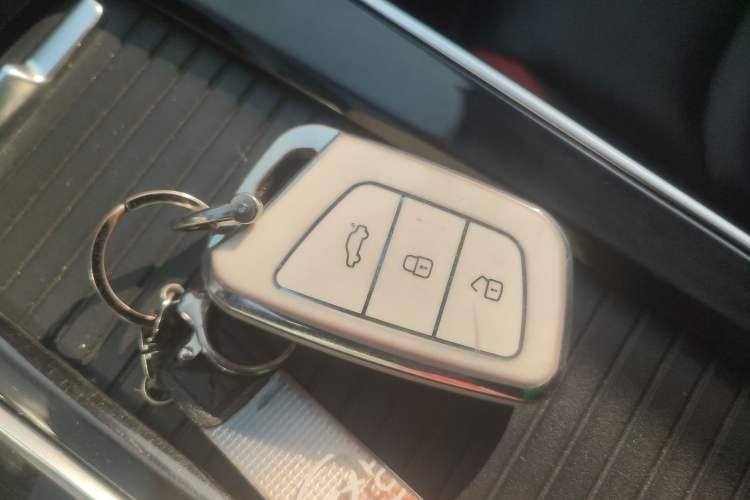 Used SOL X8 2021 300T DCT Luxury Smart Connect Edition 5 Seats