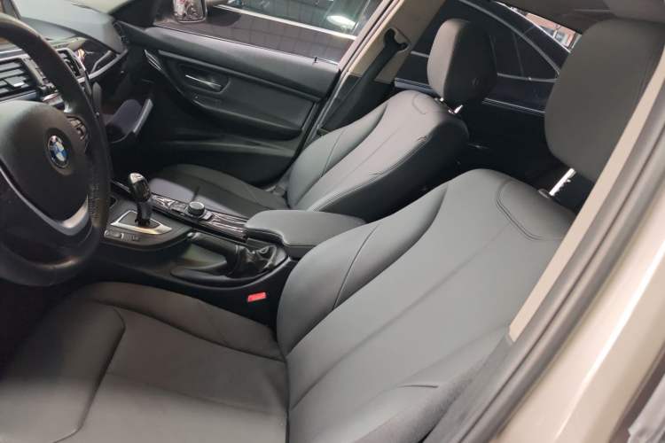 Used BMW 3 Series 2016 320Li Ambition Model
