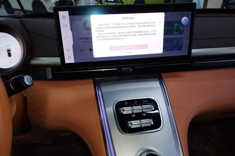 Used ORA Lightning Cat 2022 555 km Luxury Edition