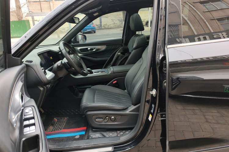 Used GAC Trumpchi GS8 2024 Linghang Series 2.0 TGDI Two-Wheel Drive Luxury Smart Connectivity Version
