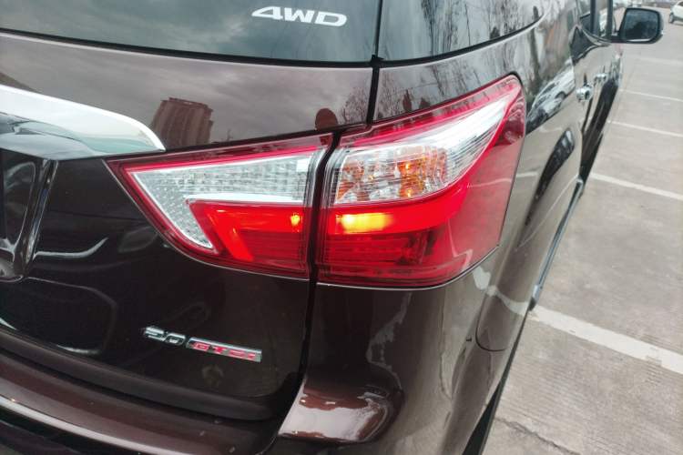 Used Isuzu mu-X 2022 2.0T Gasoline Automatic 4WD Jingyue Trim with 5 Seats