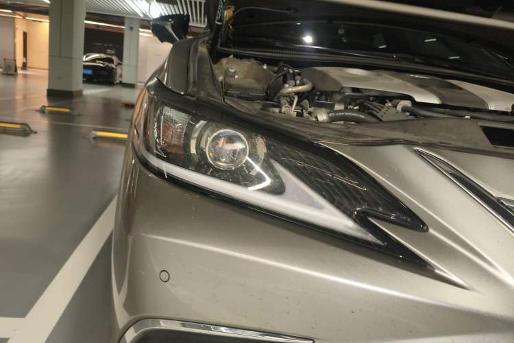 Used Lexus ES 2020 300h Premier Edition
