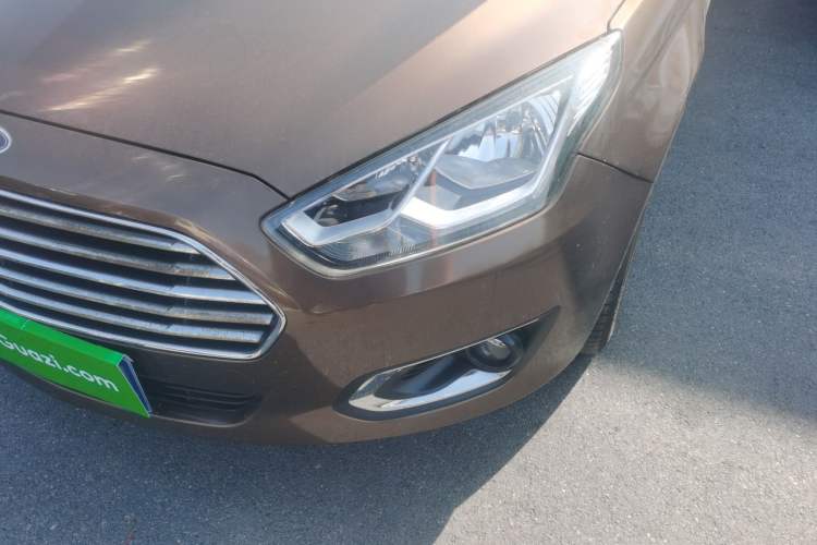 Used Ford Escort 2015 1.5L Automatic Fashion Model
