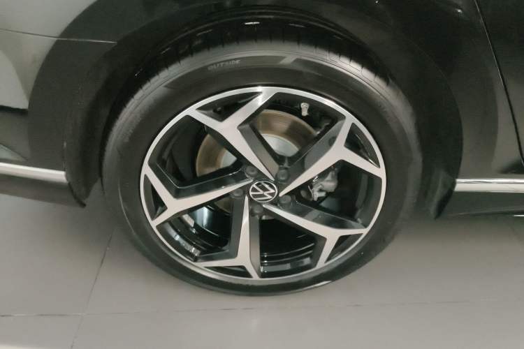 Used Volkswagen Magotan 2025 Zhongxiang Version 330TSI DSG Luxury Edition
