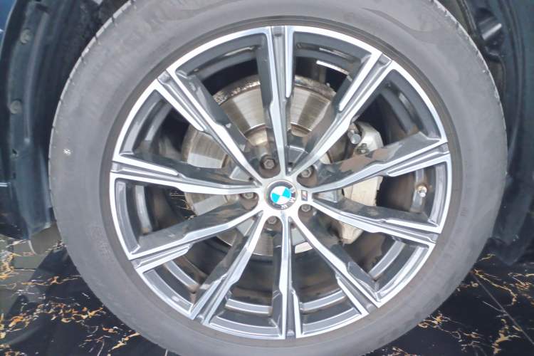 Used BMW X5 2022 Restyled xDrive 30Li Luxury Version M Sport Package
