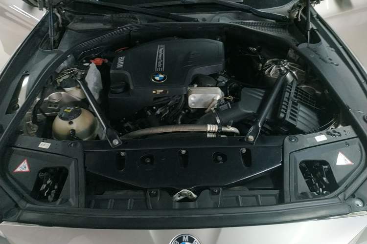 Used BMW 5 Series 2014 528Li Leading Model
