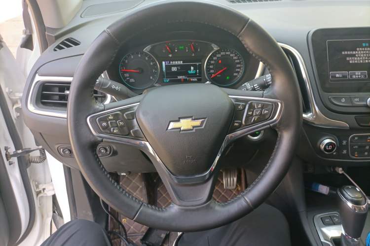 Used Chevrolet Equinox 2017 550T Automatic All-Wheel-Drive Top-Tier Version