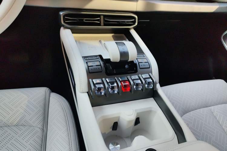 Used  Titanium 3 2025 501KM All-Wheel Drive Intelligent Driving Ultra Version
