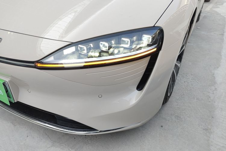 Used Hima Luxeed S7 2025 855 km Max
