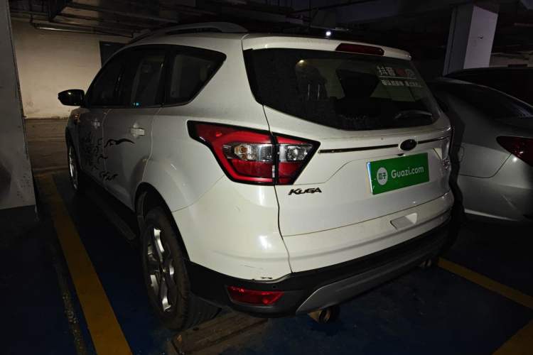 Used Ford Kuga 2017 EcoBoost 180 Two-Wheel-Drive Platinum Edition
