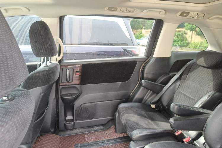 Used Honda Elysion 2016 2.4L Classic Edition
