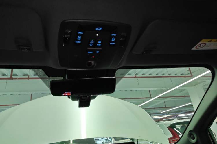 Used Toyota Sienna 2021 2.5L Hybrid Platinum Edition
