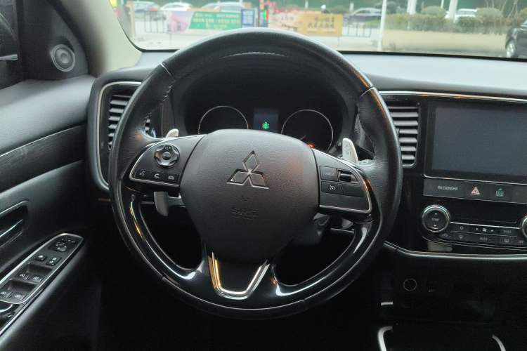 Used Mitsubishi Outlander 2019 2.4L 4x4 Zhi Xiang Edition 5 Seats China V Emission Standard