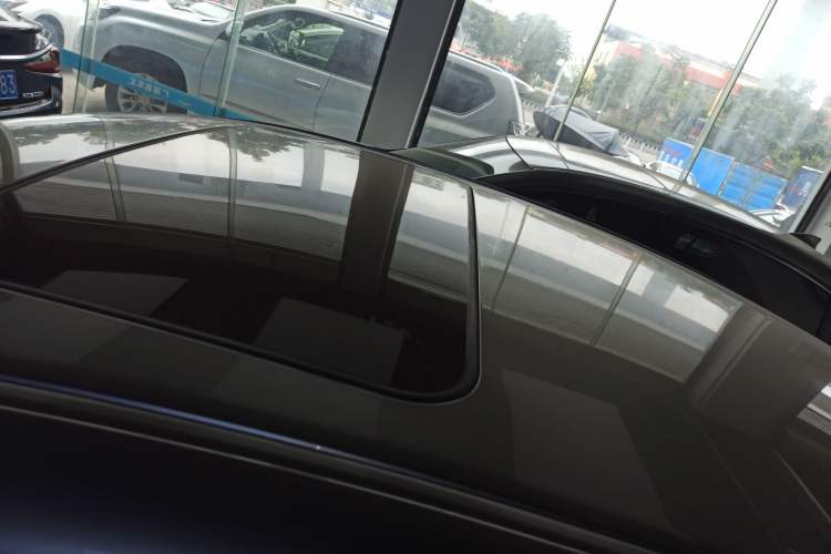 Used Lexus ES 2020 300h Deluxe Edition
