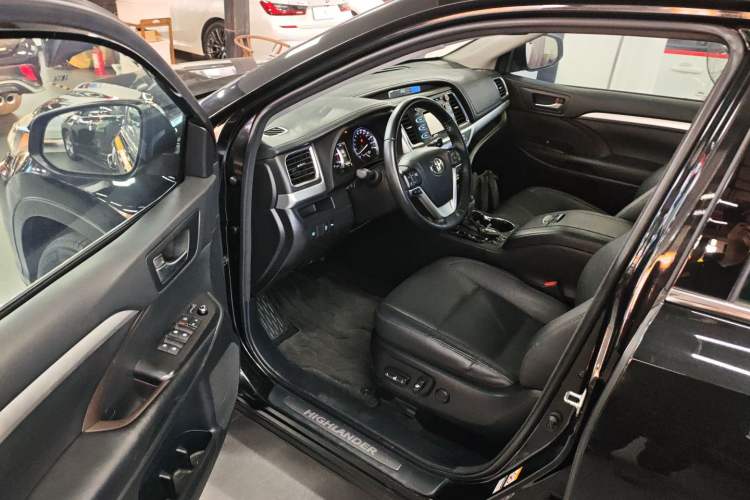 Used Toyota Highlander 2018 2.0T Four-Wheel Drive Luxury Edition 7 Seats China V Emission Standard
