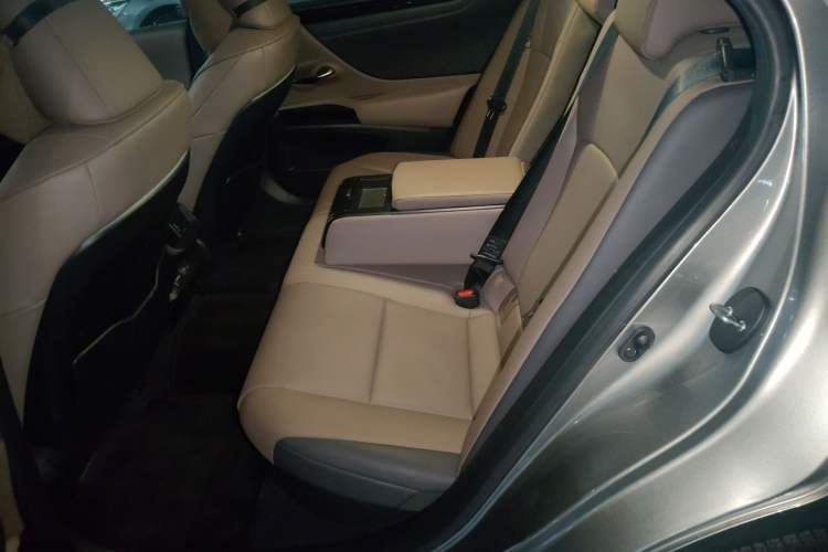 Used Lexus ES 2022 300h Excellence Edition
