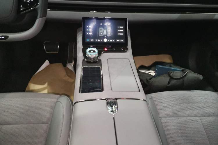 Used VOYAH PASSION 2024 PHEV Four-Wheel Drive Ultra-Long Range Executive Edition
