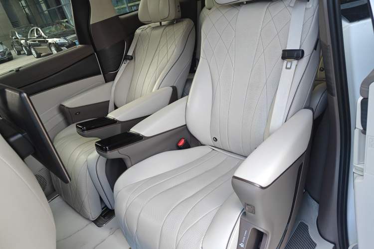 Used Denza D9 2022 DM-i 970 Four-Wheel Drive Flagship Model