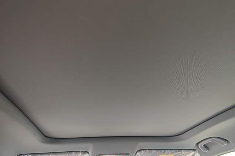 Used Changan UNI-Z New Energy 2024 Blue Whale Smart Electric iDD 125km Beyond Edition
