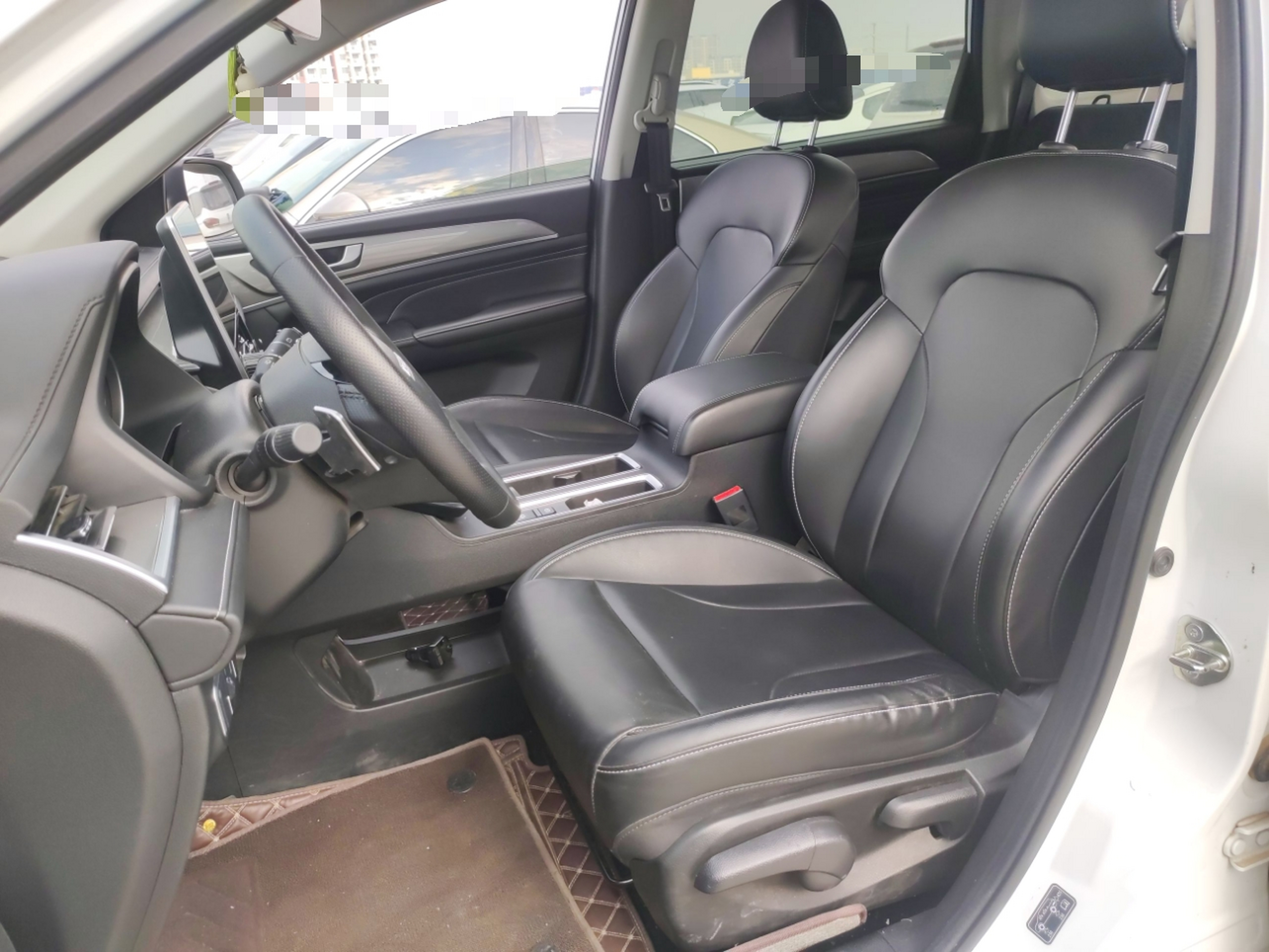 Переднее сиденье в автомобиле