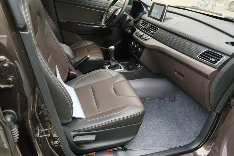 Used Dongfeng Fengon 330 2019 1.5L 330S Manual Comfort Version China VI Standard
