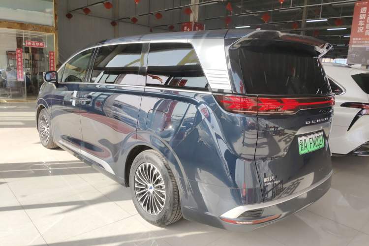 Used Denza D9 2022 DM-i 970 Four-Wheel Drive Flagship Model
