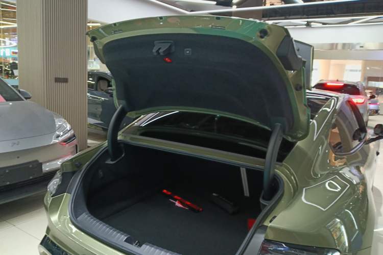 Used  SU7 2024 Rear-Drive Ultra-Long Range Advanced Pro-Level Intelligent Driving Version