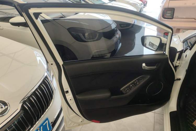 Used Kia K3 2015 1.6L Automatic GLS
