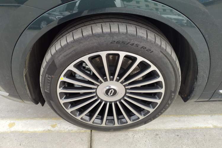 Used Hima AITO M8 2025 Extended-Range Ultra Version 53.4 kWh 6-Seater Edition