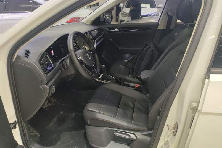 Used Volkswagen T-ROC 2021 280TSI DSG Two-Wheel Drive Comfort Connect 30th Anniversary Edition