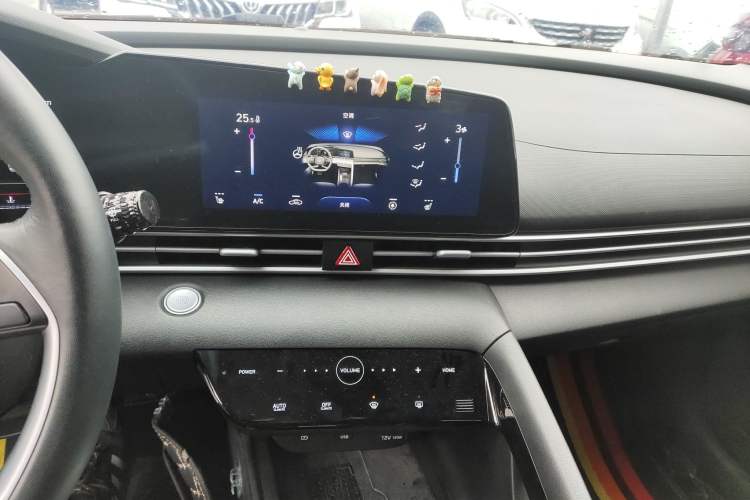 Used Hyundai Elantra 2022 1.5L CVT LUX Prestige Edition
