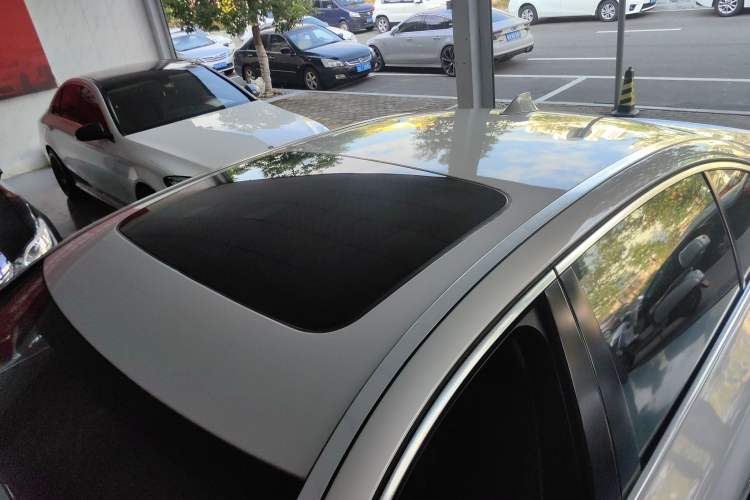 Used BMW 5 Series 2014 535Li Leading Model
