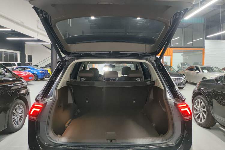 Used Volkswagen Tiguan L 2022 330TSI Automatic Two-Wheel Drive R-Line Enhanced Edition